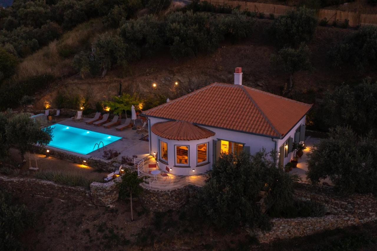 Avgi Villa غلوسا المظهر الخارجي الصورة